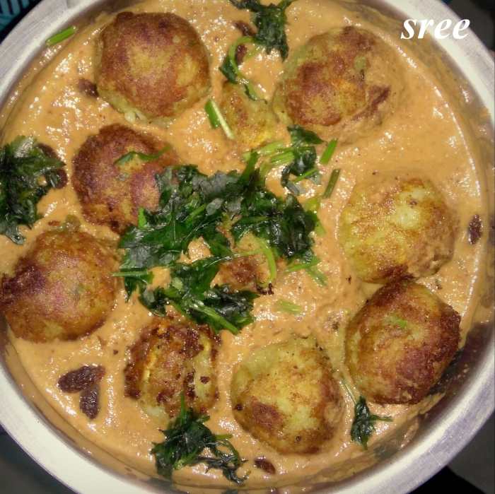 aloo-paneer-kofta-gravy-min